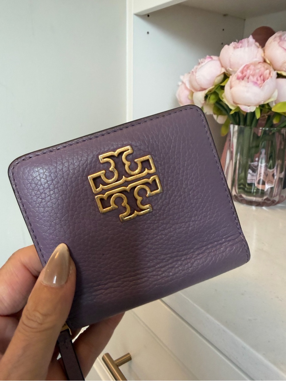 Tory Burch beautiful Purple Leather compact women’s Wallet Gold Logo + dust bag